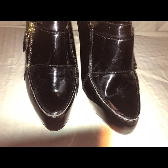 Sz 7 BCBGirls Patent Bootie - Picture 4 of 5
